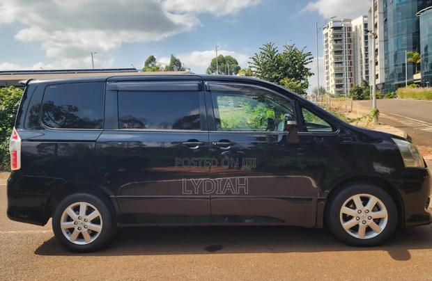Toyota Noah 2008 Blue