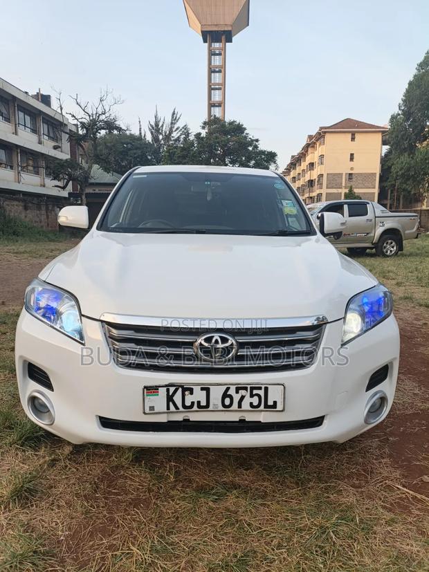 Toyota Vanguard 2009 White
