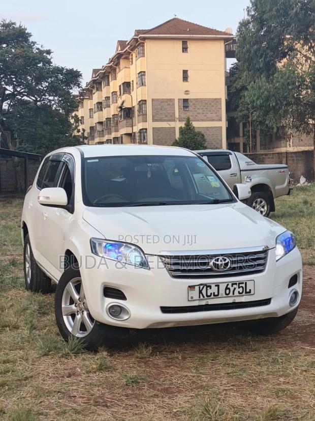Toyota Vanguard 2009 White