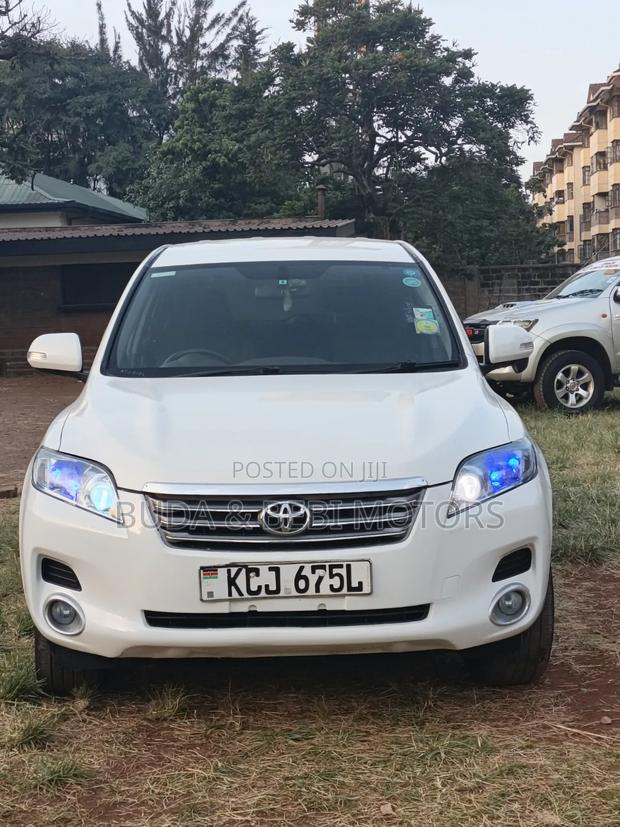 Toyota Vanguard 2009 White