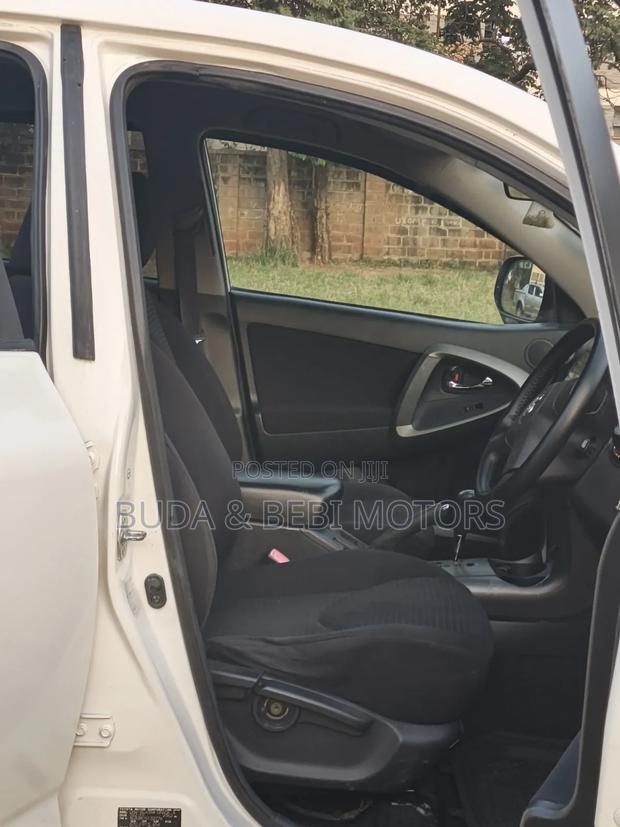 Toyota Vanguard 2009 White