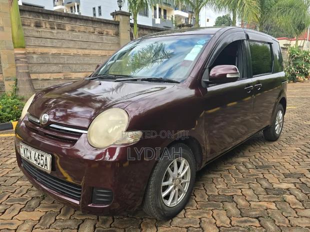 Toyota Sienta 2012 Maroon
