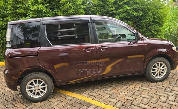 Toyota Sienta 2012 Maroon