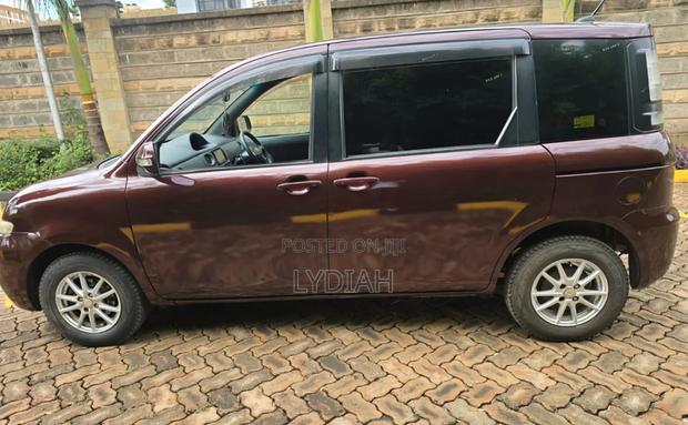 Toyota Sienta 2012 Maroon