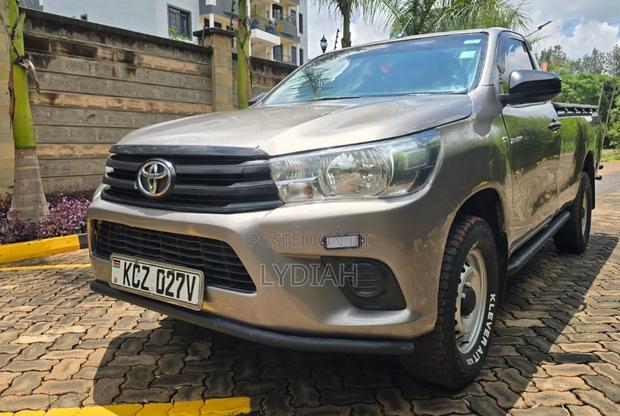 Toyota Hilux 2020 Silver