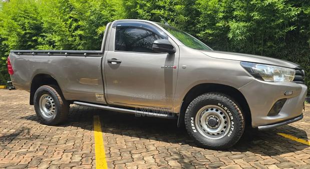 Toyota Hilux 2020 Silver