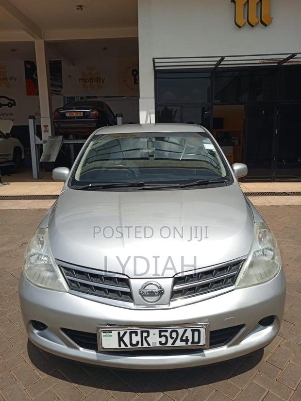 Nissan Tiida 2011 Silver