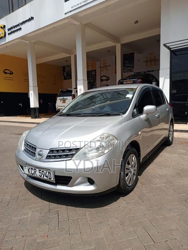 Nissan Tiida 2011 Silver