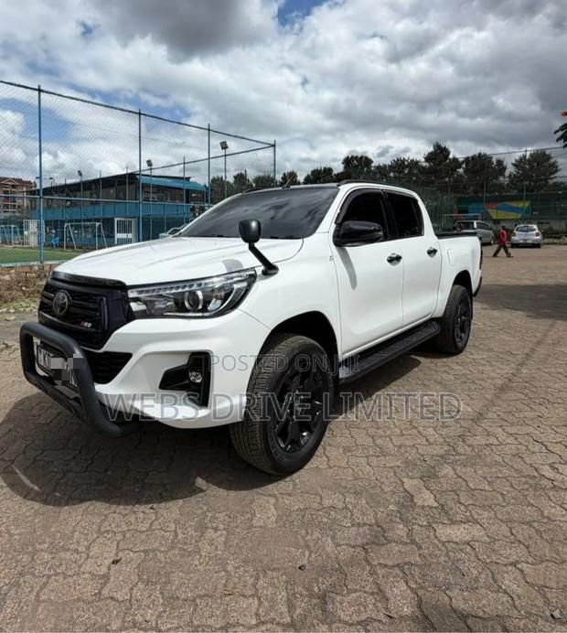 Toyota Hilux 2019 White