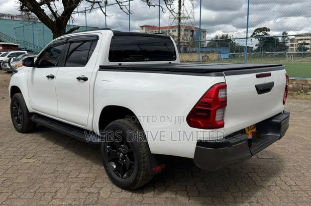 Toyota Hilux 2019 White