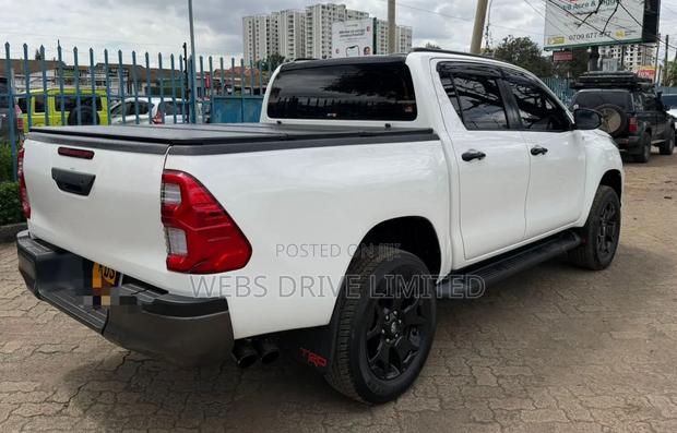 Toyota Hilux 2019 White