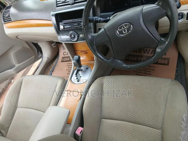 Toyota Premio 2011 Silver