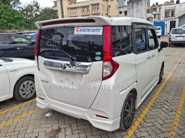 Toyota Roomy 2018 White