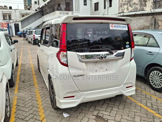 Toyota Roomy 2018 White