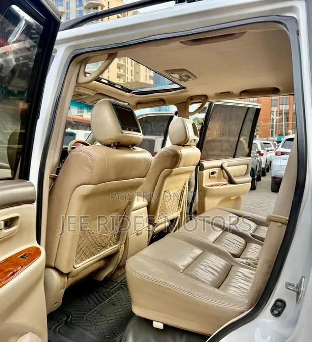 Toyota Land Cruiser 2003 White