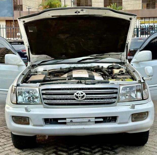 Toyota Land Cruiser 2003 White