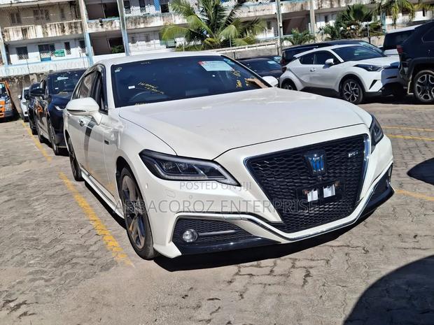 Toyota Crown 2018 White