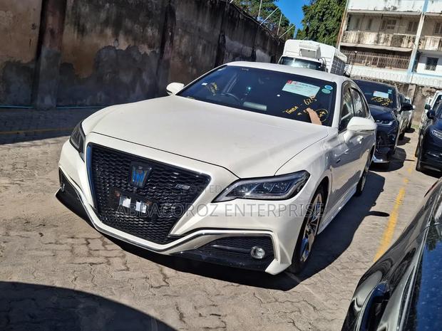 Toyota Crown 2018 White