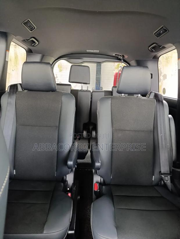 Toyota Noah 1.8 FWD Hybrid (7 seater) 2018 White