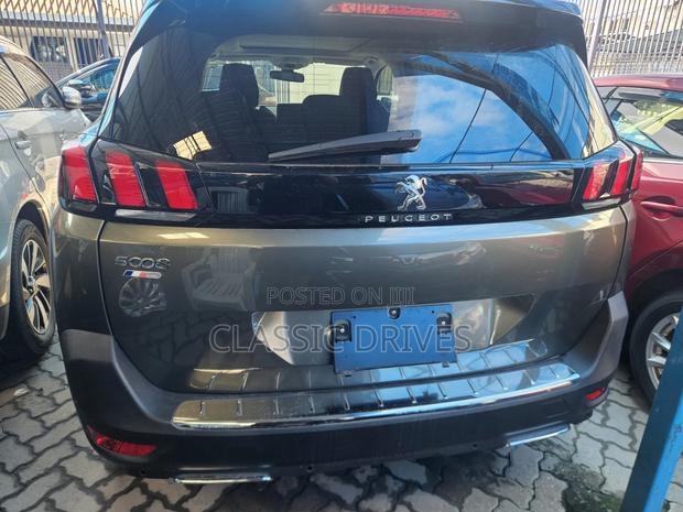 Peugeot 5008 2019 Green