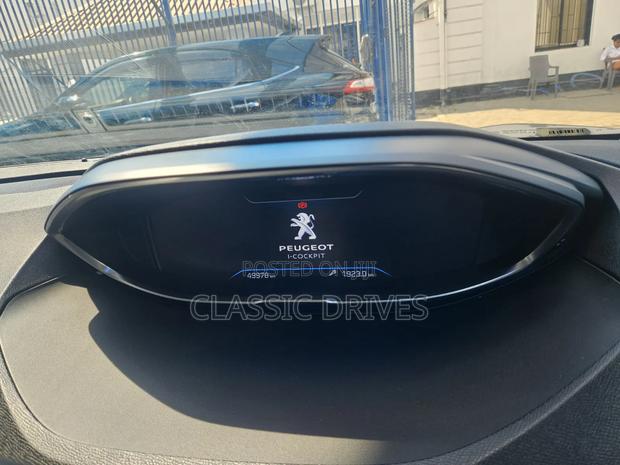 Peugeot 5008 2019 Green