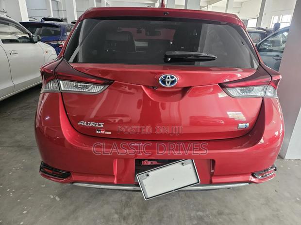 Toyota Auris 2019 Red