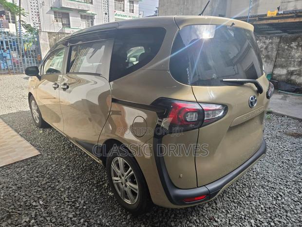 Toyota Sienta 2020