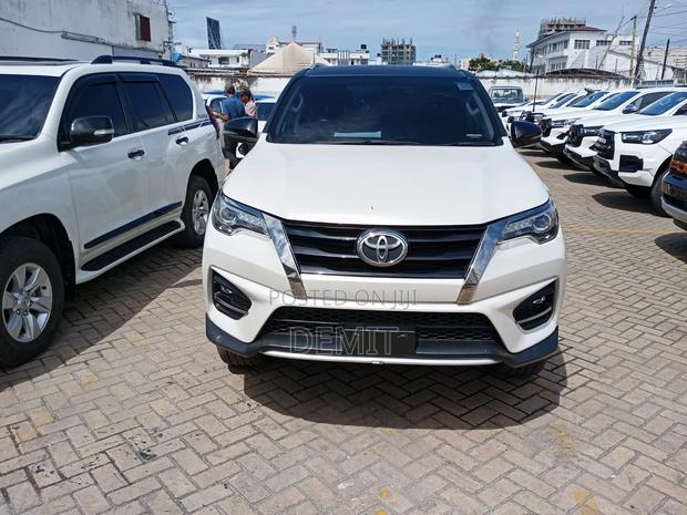 Toyota Fortuner 2.8 D AWD 2019 White
