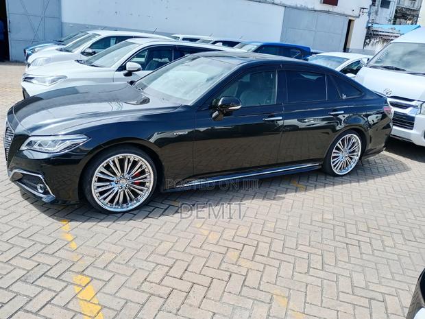 Toyota Crown 2018 Black