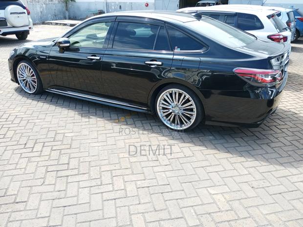Toyota Crown 2018 Black