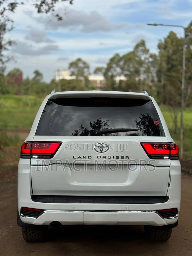 Toyota Land Cruiser Prado 2012 Pearl
