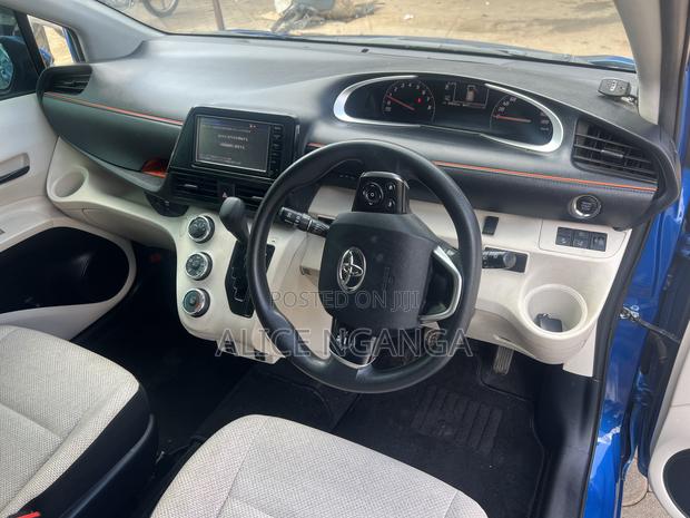Toyota Sienta 2016 Blue