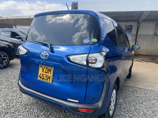 Toyota Sienta 2016 Blue