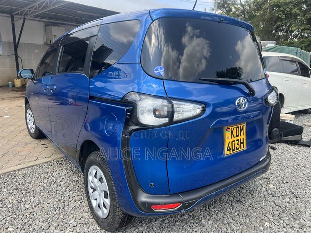 Toyota Sienta 2016 Blue