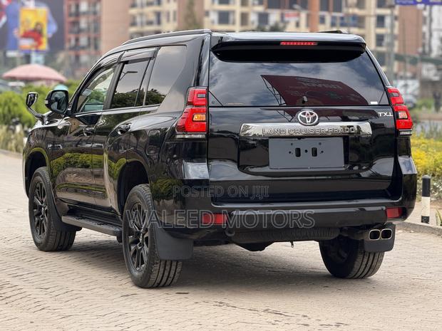 Toyota Land Cruiser Prado 2.7 2021 Black
