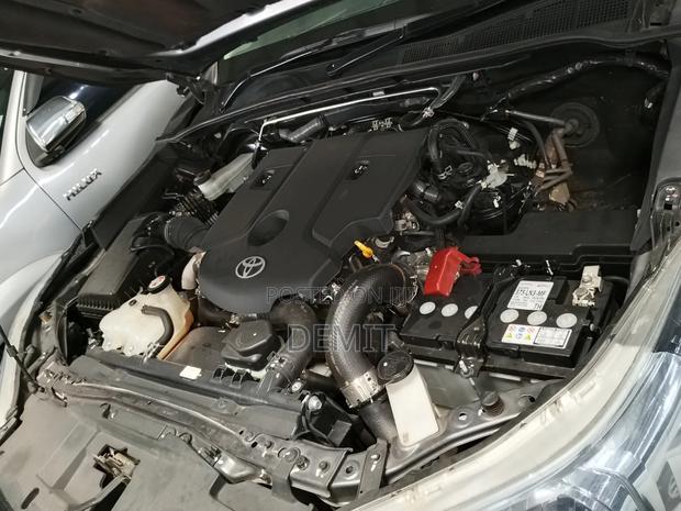 Toyota Hilux 2024 Gray