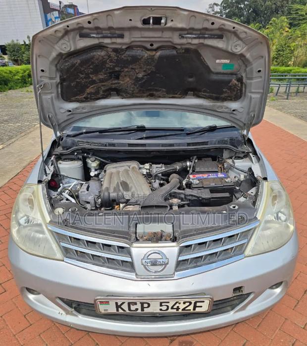 Nissan Tiida 2011 Silver