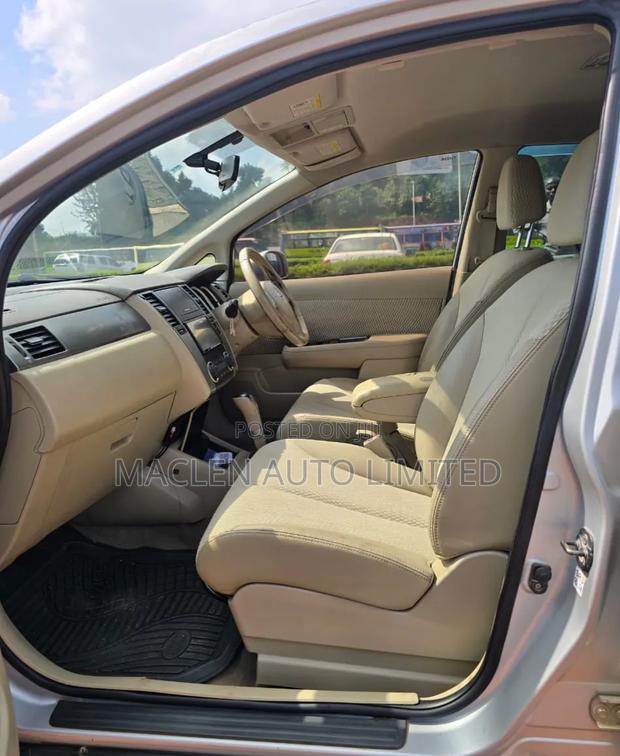 Nissan Tiida 2011 Silver
