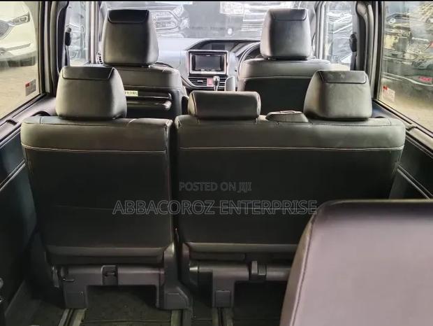 Toyota Esquire 2019 Pearl