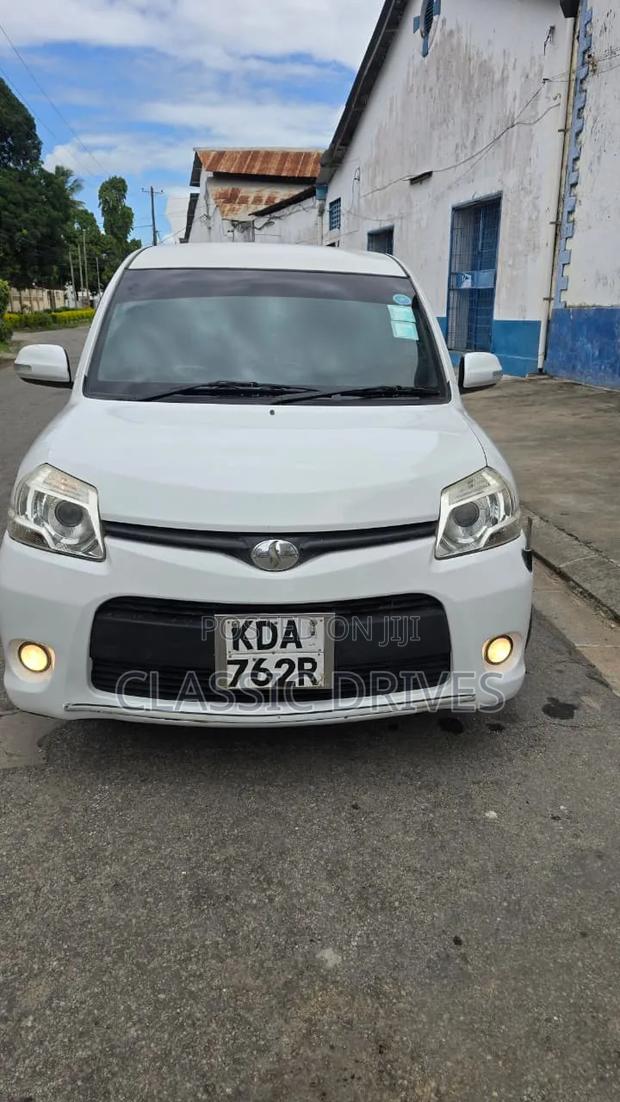 Toyota Sienta 2013 White