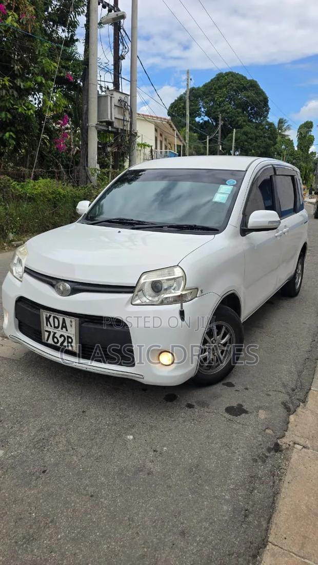 Toyota Sienta 2013 White