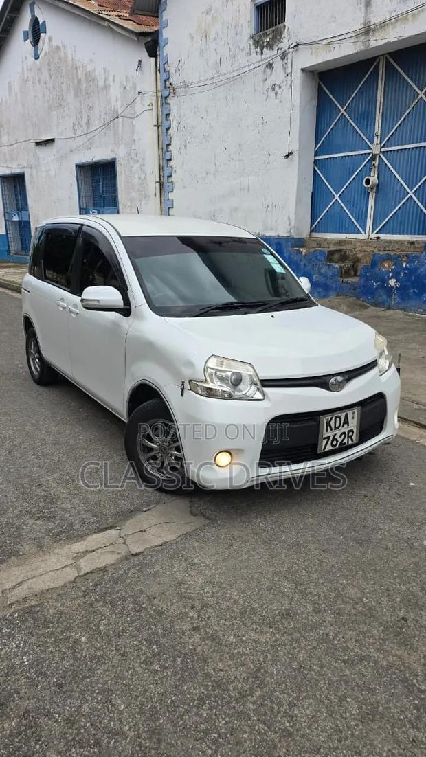 Toyota Sienta 2013 White