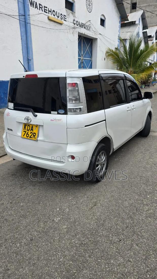 Toyota Sienta 2013 White