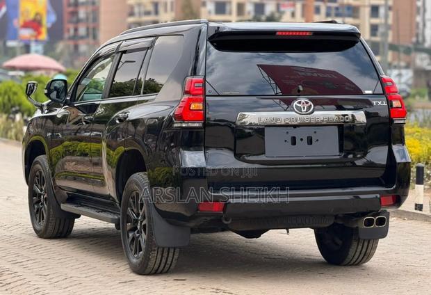 Toyota Land Cruiser Prado 2021