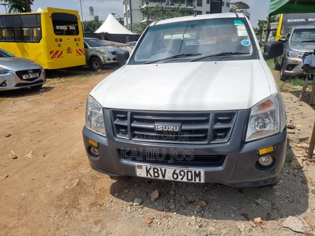 Isuzu D-MAX 2013 White