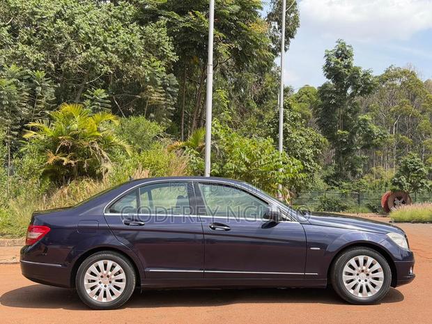 Mercedes-Benz C200 2009 Blue