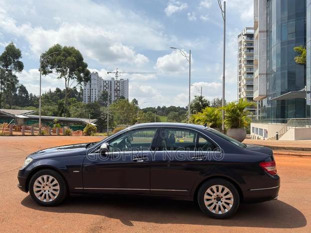 Mercedes-Benz C200 2009 Blue