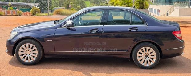 Mercedes-Benz C200 2009 Blue