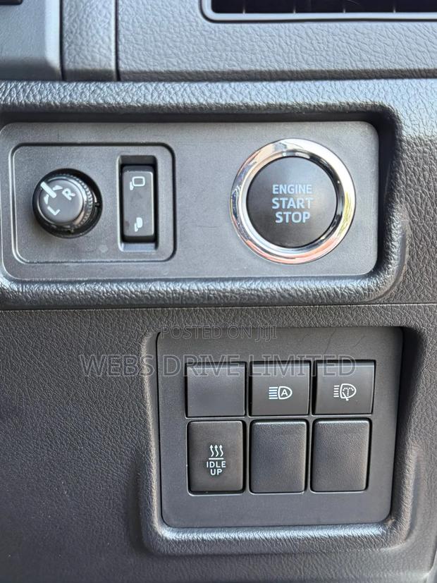Toyota Land Cruiser Prado 2019 Pearl
