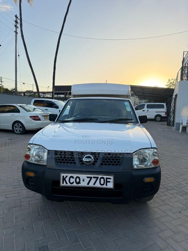 Nissan Pick-Up 2015 White